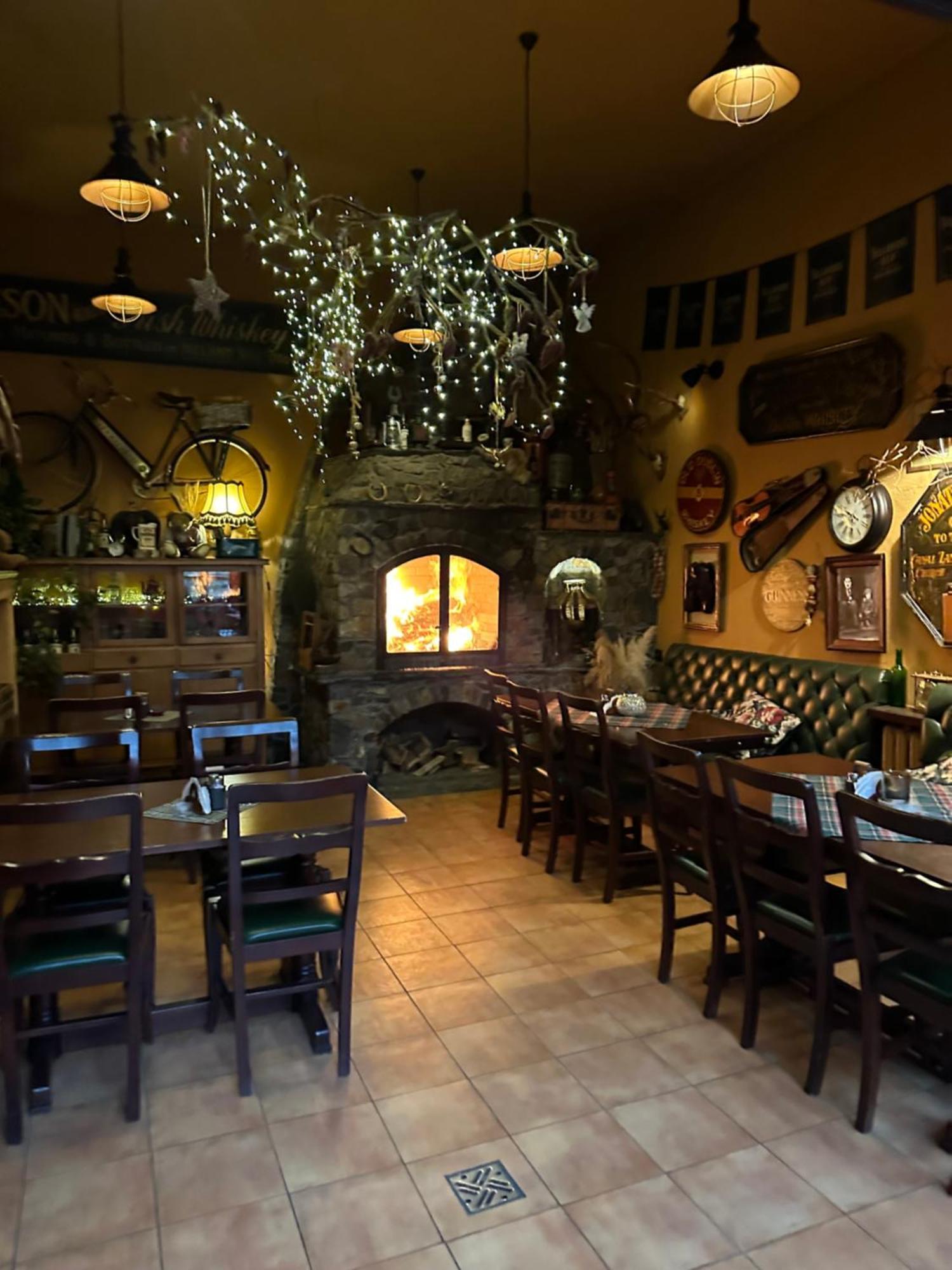 Shoemaker Irish Pub & Accommodation Kielce Esterno foto