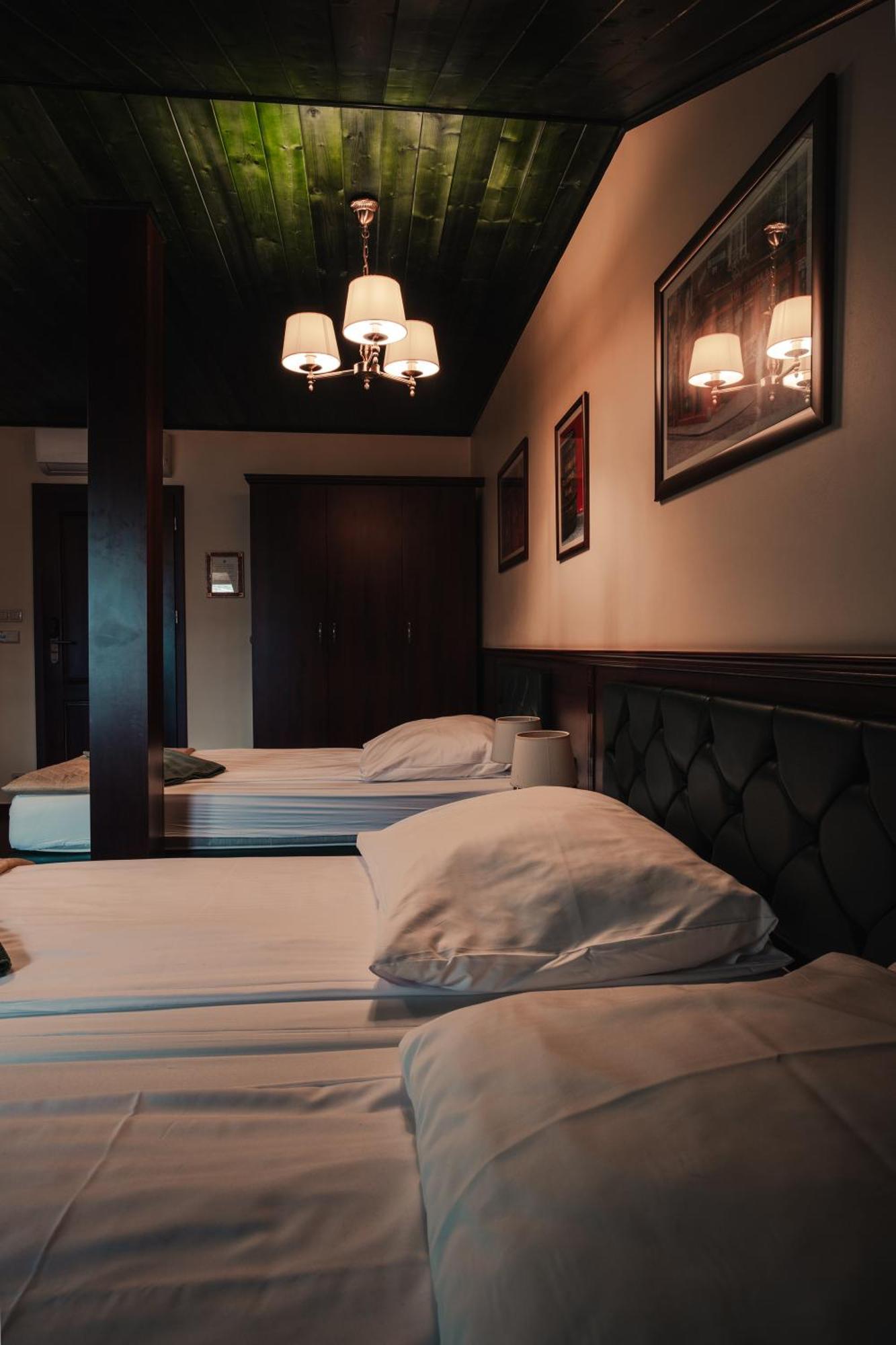 Shoemaker Irish Pub & Accommodation Kielce Esterno foto