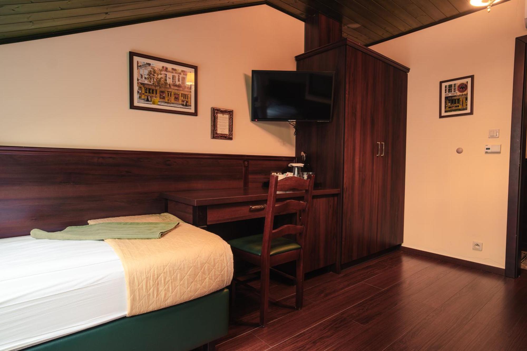 Shoemaker Irish Pub & Accommodation Kielce Esterno foto