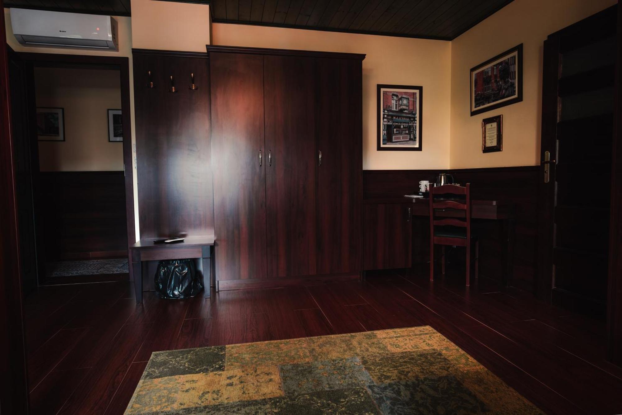 Shoemaker Irish Pub & Accommodation Kielce Esterno foto
