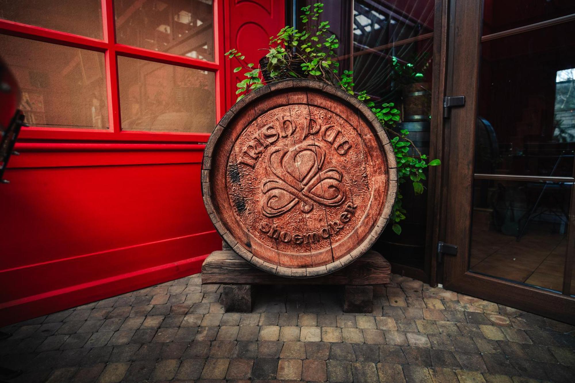 Shoemaker Irish Pub & Accommodation Kielce Esterno foto